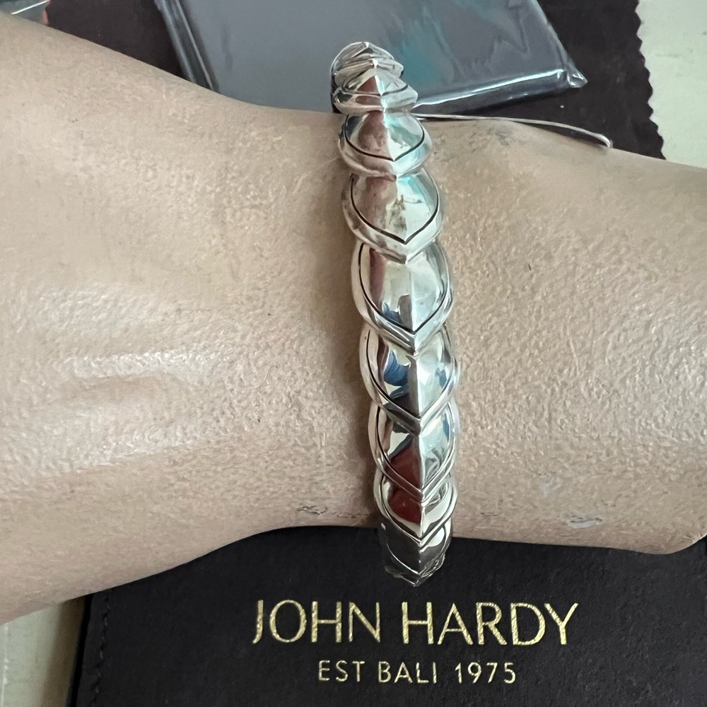 🔴NEW🔴DEAL OF THE MONTH🔴Authentic JOHN HARDY Sterling Silver Cuff/ Bracelet 🔴